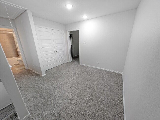 Building Photo - 27939 Western Crk Ct