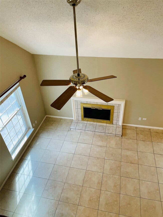 Building Photo - 4715 Rainbow Run