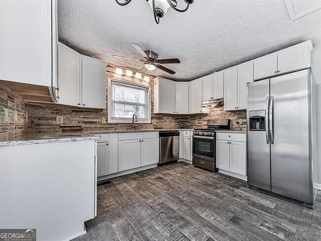 Building Photo - 1400 Boxwood Dr NW