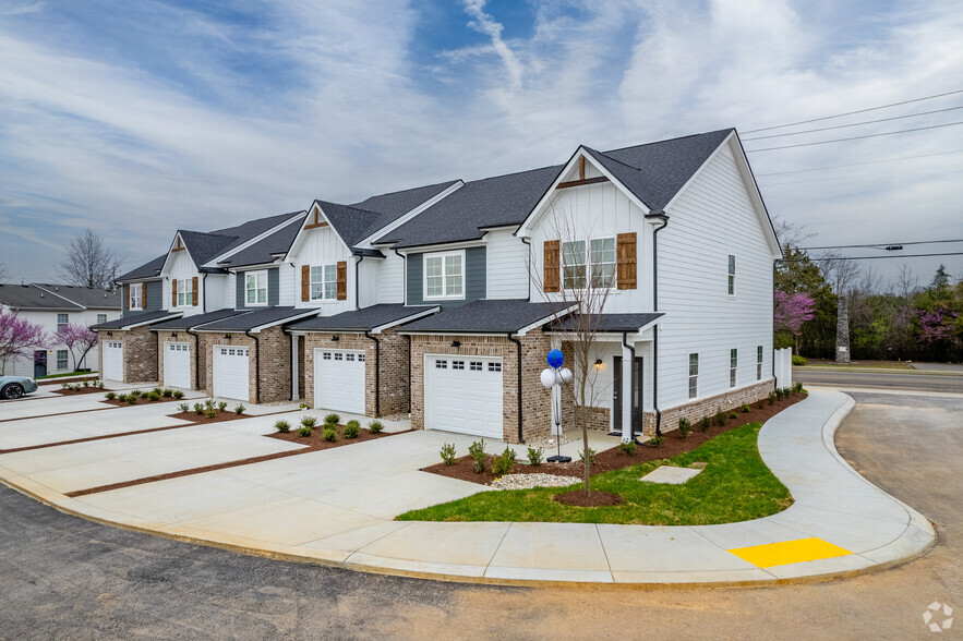 Primary Photo - Oakwood Village Townhomes