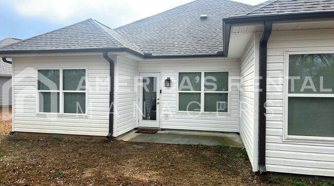 Building Photo - 303 Kennesaw Ave