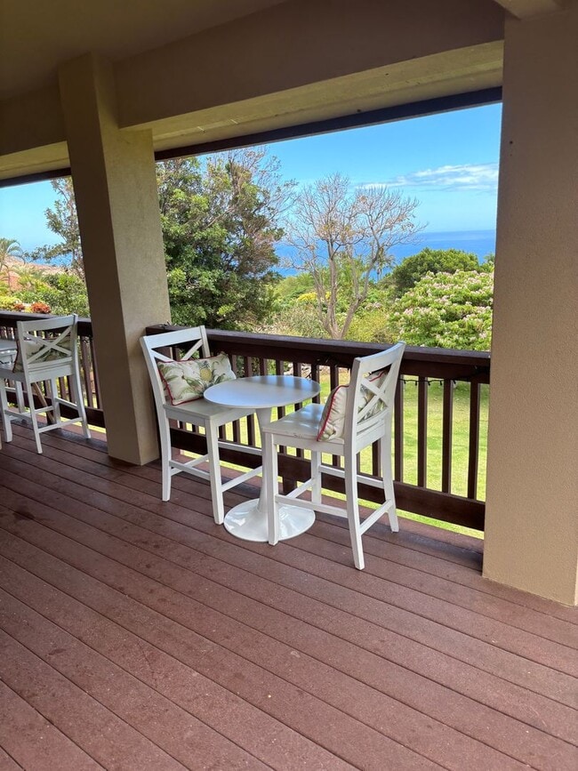 Building Photo - Stunning Launiupoko 2BR Rental – Ocean Vie...