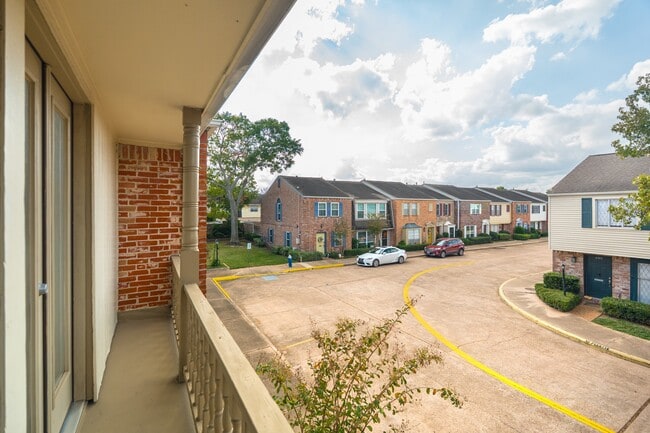 Building Photo - 6339 Del Monte Dr