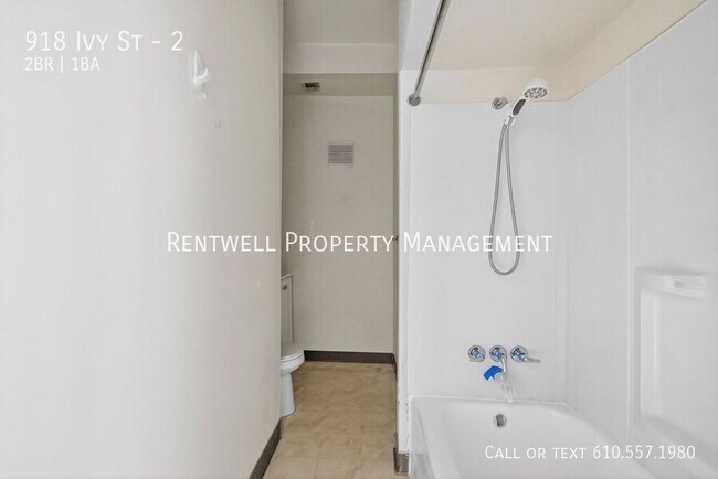 Building Photo - 918 Ivy St