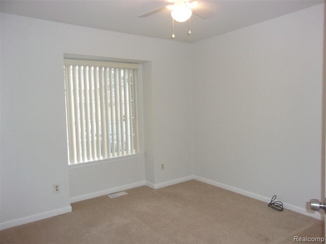 Building Photo - 21749 Lincoln Dr