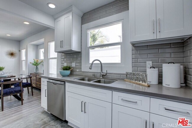 Building Photo - 338 Walnut Ave