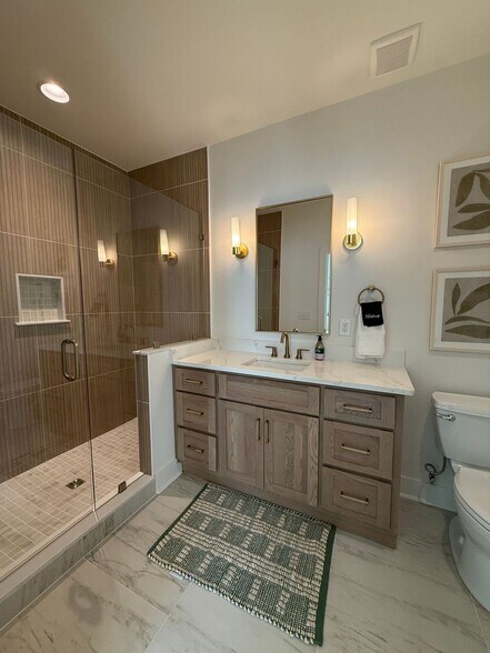 Building Photo - Awesome New Construction 5BR House Close to Campus