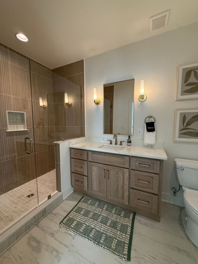 Building Photo - Awesome New Construction 5BR House Close to Campus