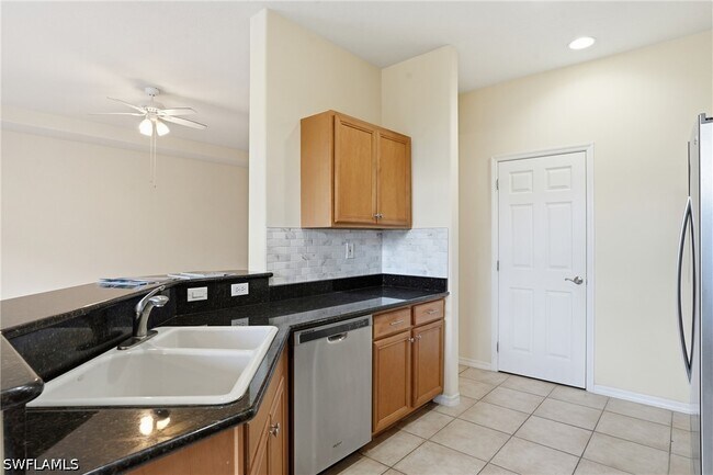 Building Photo - 12854 Carrington Cir