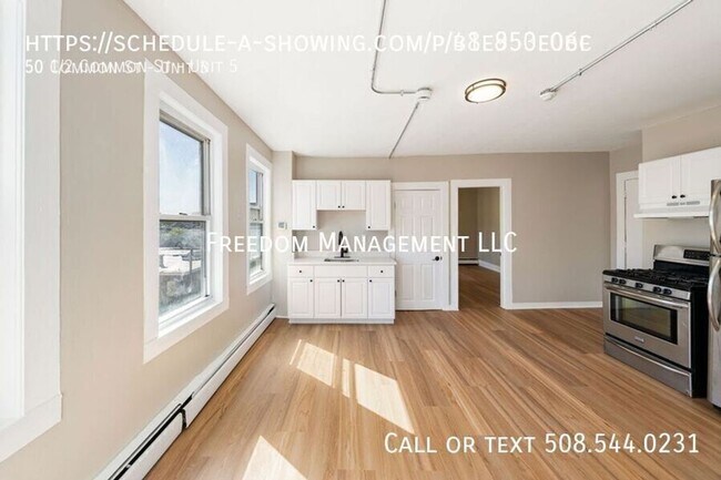 Building Photo - 50 1/2 Common St