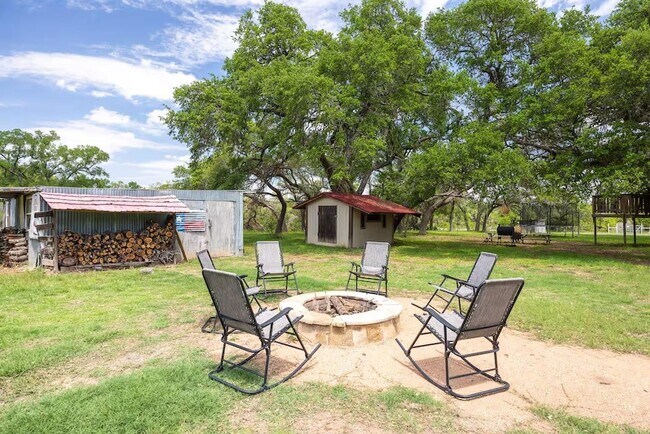 Building Photo - 801 John Knox Rd