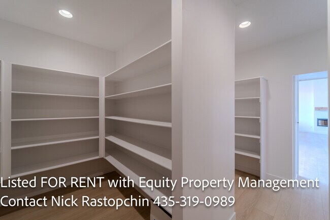 Building Photo - 3041 E 2220 S