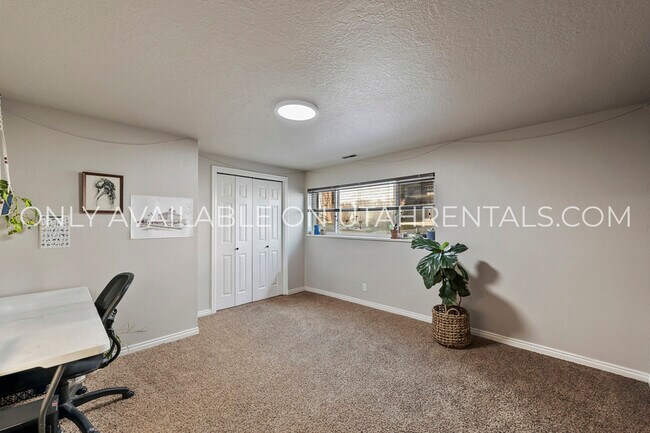 Building Photo - 1660 Willowbrook Dr