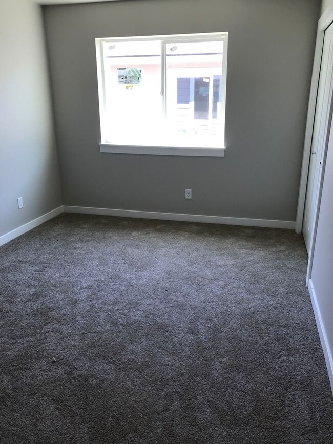 Building Photo - 3 bed/2 bath Craftsman Style Home, Private Development!!