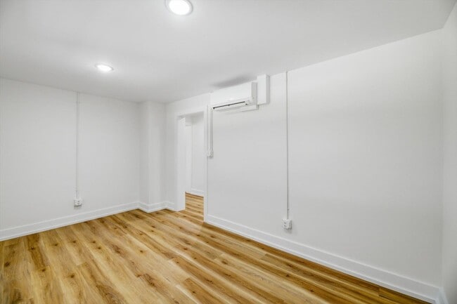 Building Photo - 2113 W Madison Ave