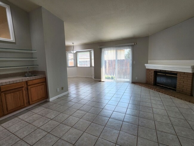 Building Photo - Home For Rent in Carson City