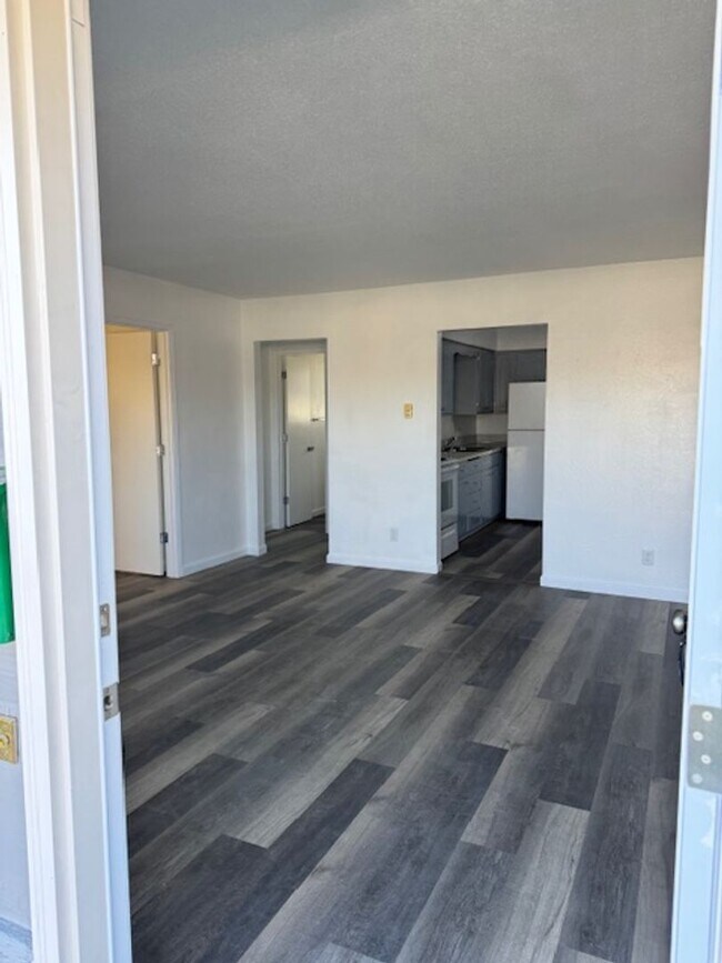 Building Photo - 624 Berrydale Ave