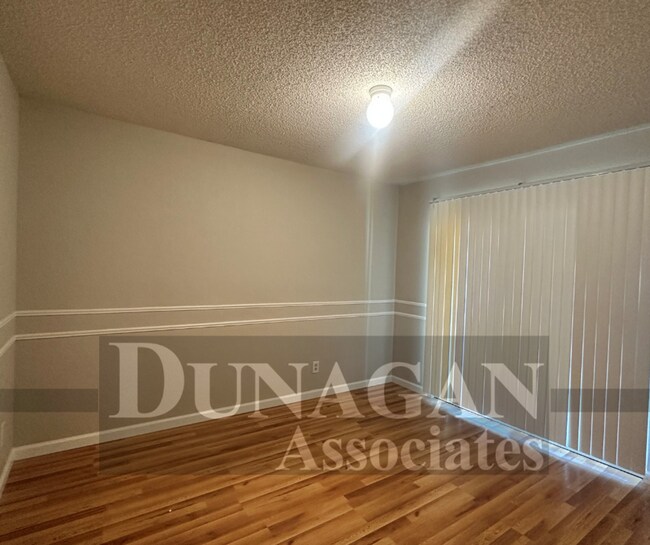 Building Photo - Charming 3 bedroom 2 Bathroom Home