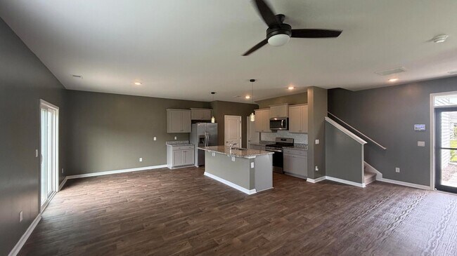 Building Photo - 742 Ladywood Dr