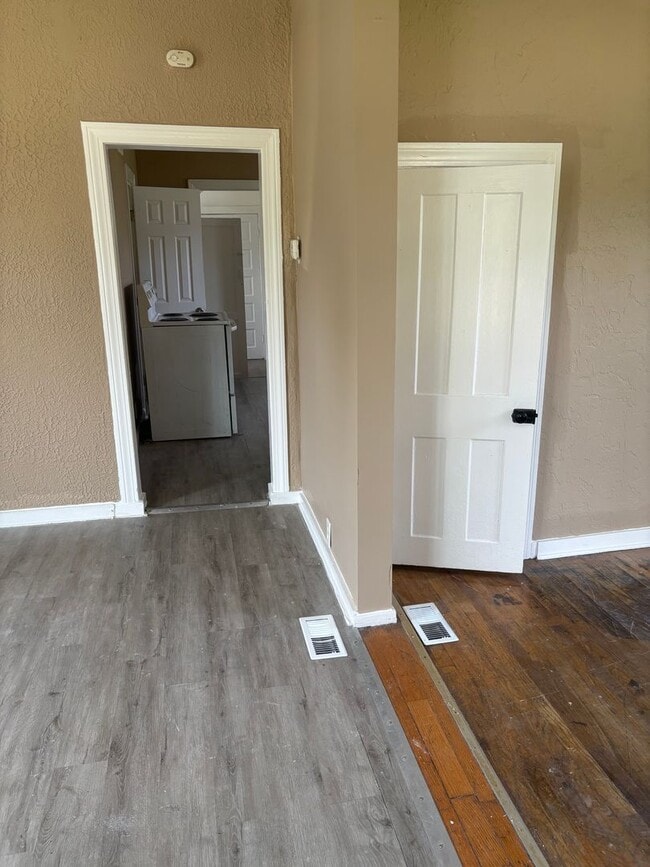 Building Photo - Section 8 welcome, 4bd 2 bath