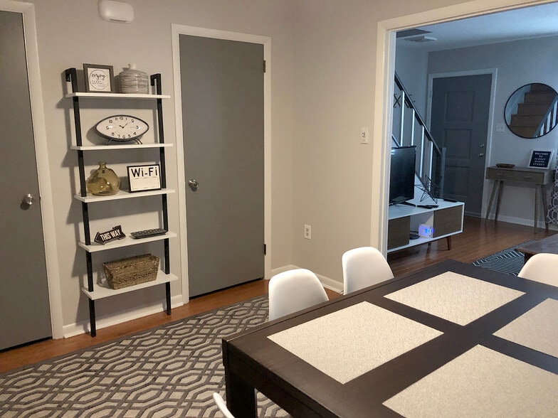 Dining Room - 33 E 9th St