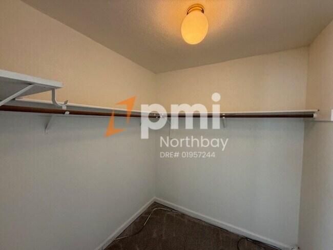 Building Photo - 893 Deerfield Pl