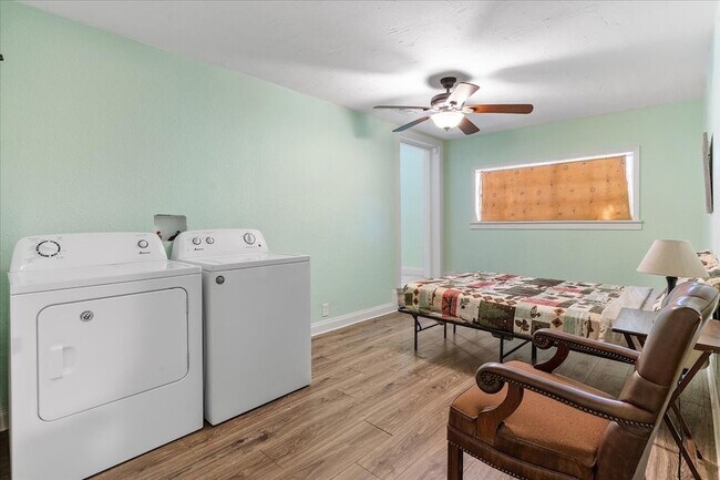 Building Photo - 259 Hiland Ln