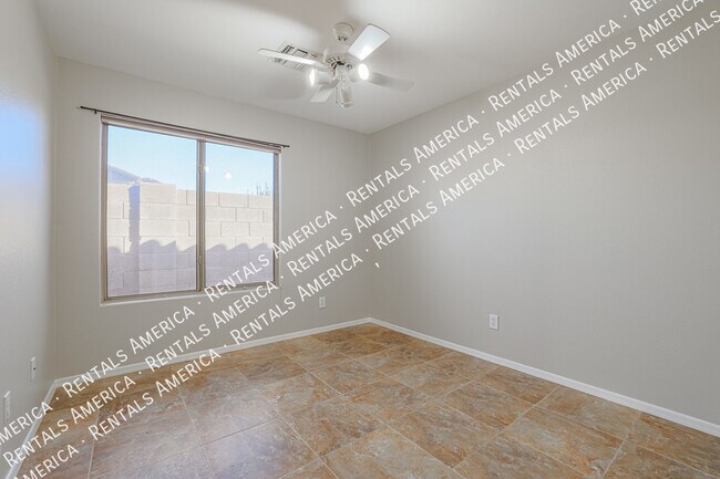 Building Photo - 703 W Canary Way