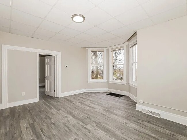 Building Photo - 4028 Vinceton St