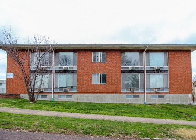 Building Photo - 2BR/1BA - East Campus - Stone's throw to Class! Water Included!