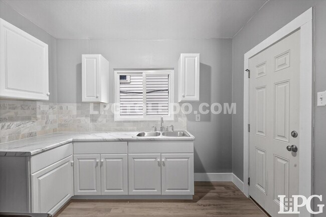 Building Photo - 2041 Loxley Rd