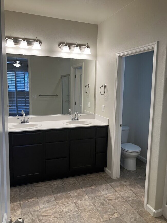 Building Photo - Modern 3-Bedroom, 2-Bath Home with Window ...