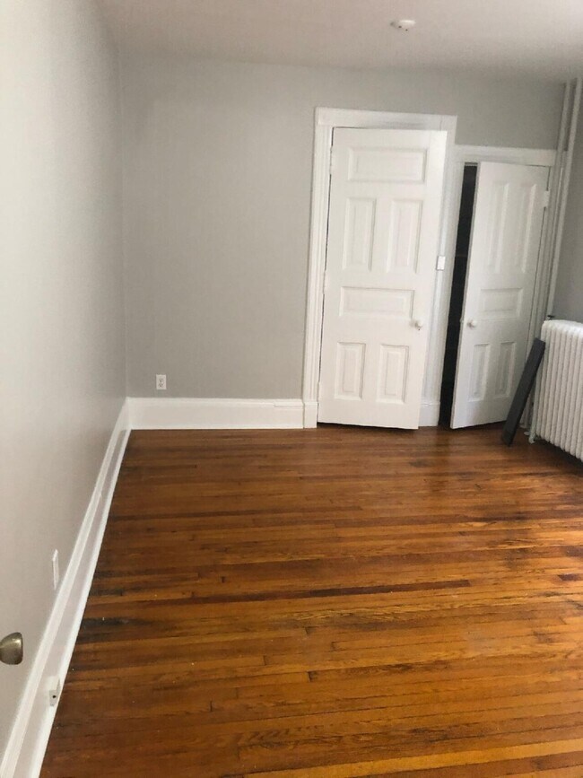 Building Photo - 1672 N Astor St