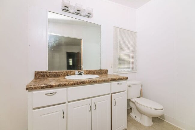 Building Photo - 2137 Coral Dr