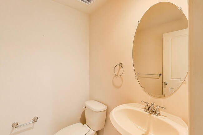 Building Photo - Beautiful Garage Townhouse in Poplar Run - Minutes to Glenmont METRO & I-200!