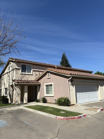 Building Photo - Los Arcos Townhomes