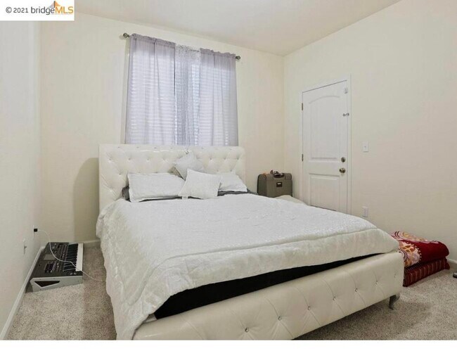 Building Photo - 16999 Sierra Gold Trail