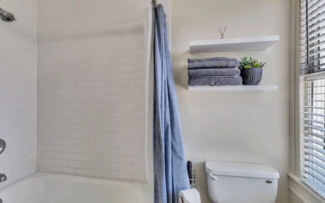 Building Photo - 515 E Huntingdon St