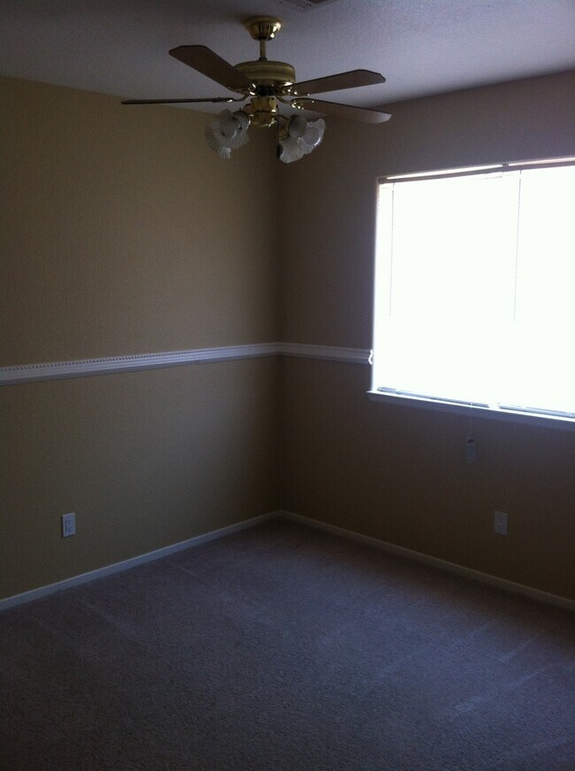 Building Photo - BEAUTIFUL 1,261 SQ FT, 2 STORY, 3BD, 2.5 BTH, 2 CAR GARAGE, LOCATED NEAR PARK, SHOPPING AND SCHOOLS.