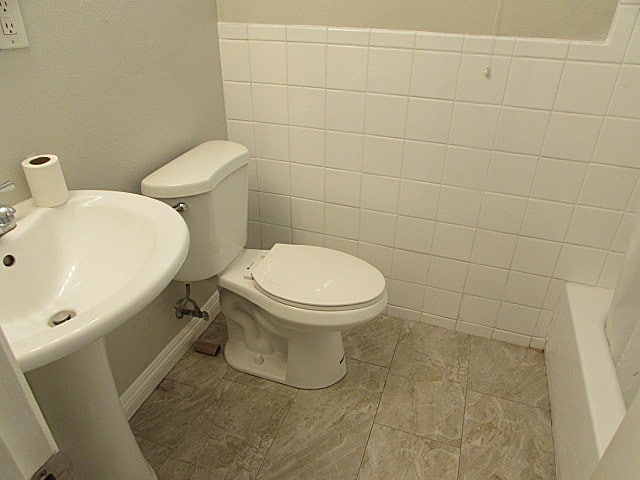 Building Photo - 4BR/2BA house with fenced backyard in South Redlands