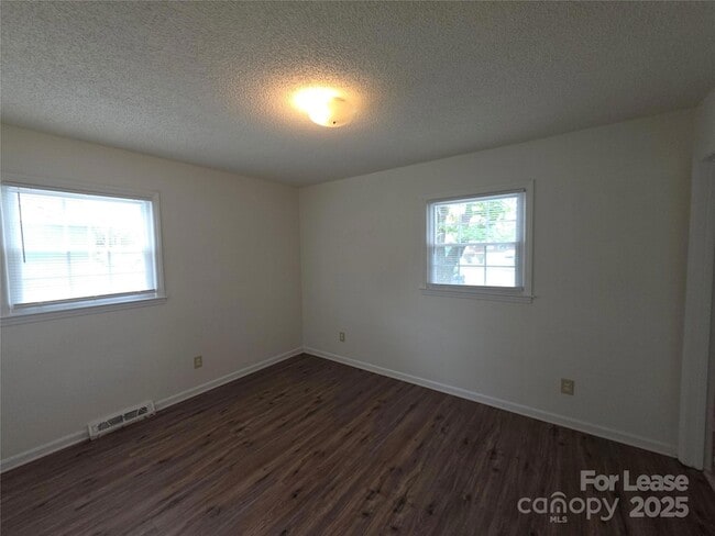 Building Photo - 6501 Barrington Dr