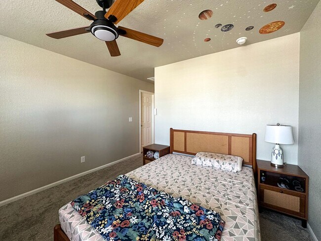 Building Photo - Almost Brand New Meadowlark 4bd 3.5ba home