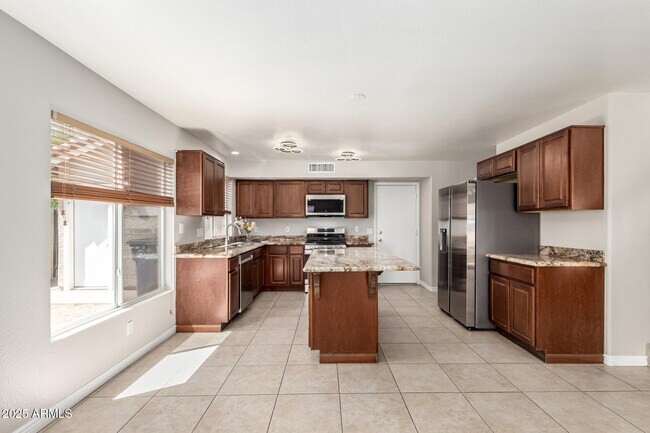 Building Photo - 913 W Juanita Ave