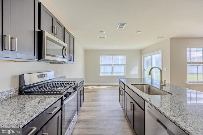 Building Photo - 110 Charing Cross Dr