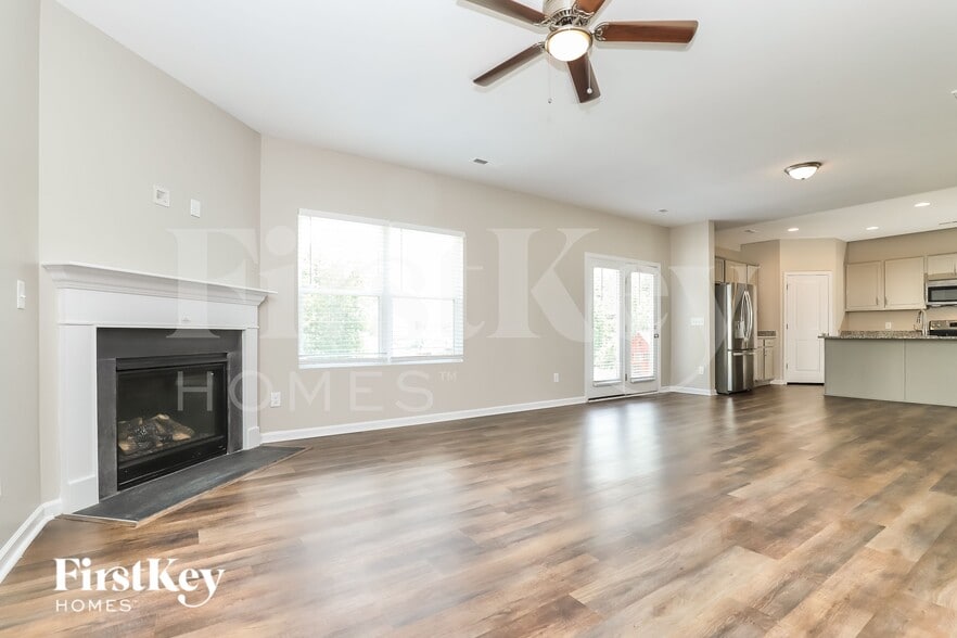 Building Photo - 3748 Streamside Dr
