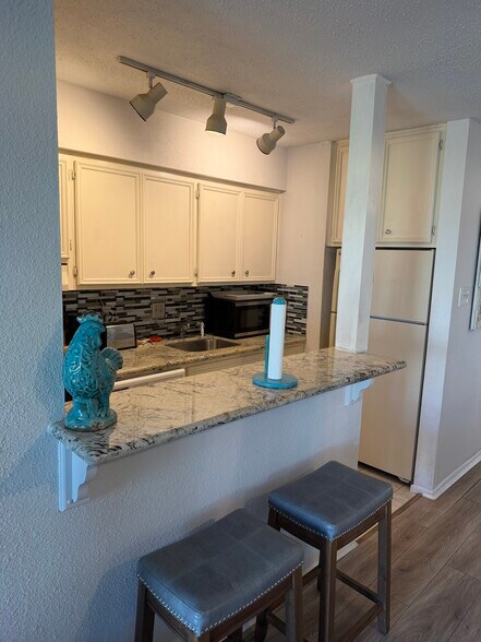 Building Photo - 104 Yacht Club Ln