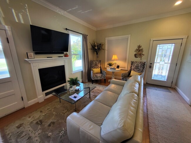 Building Photo - 119 Commercial St