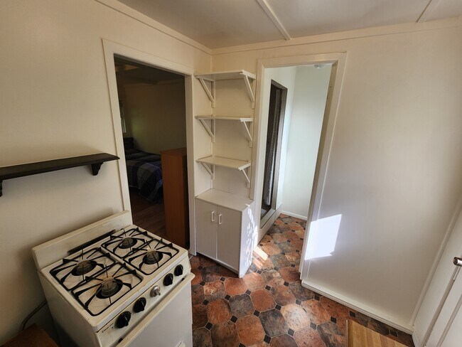 Building Photo - 3700 Vantage Ave