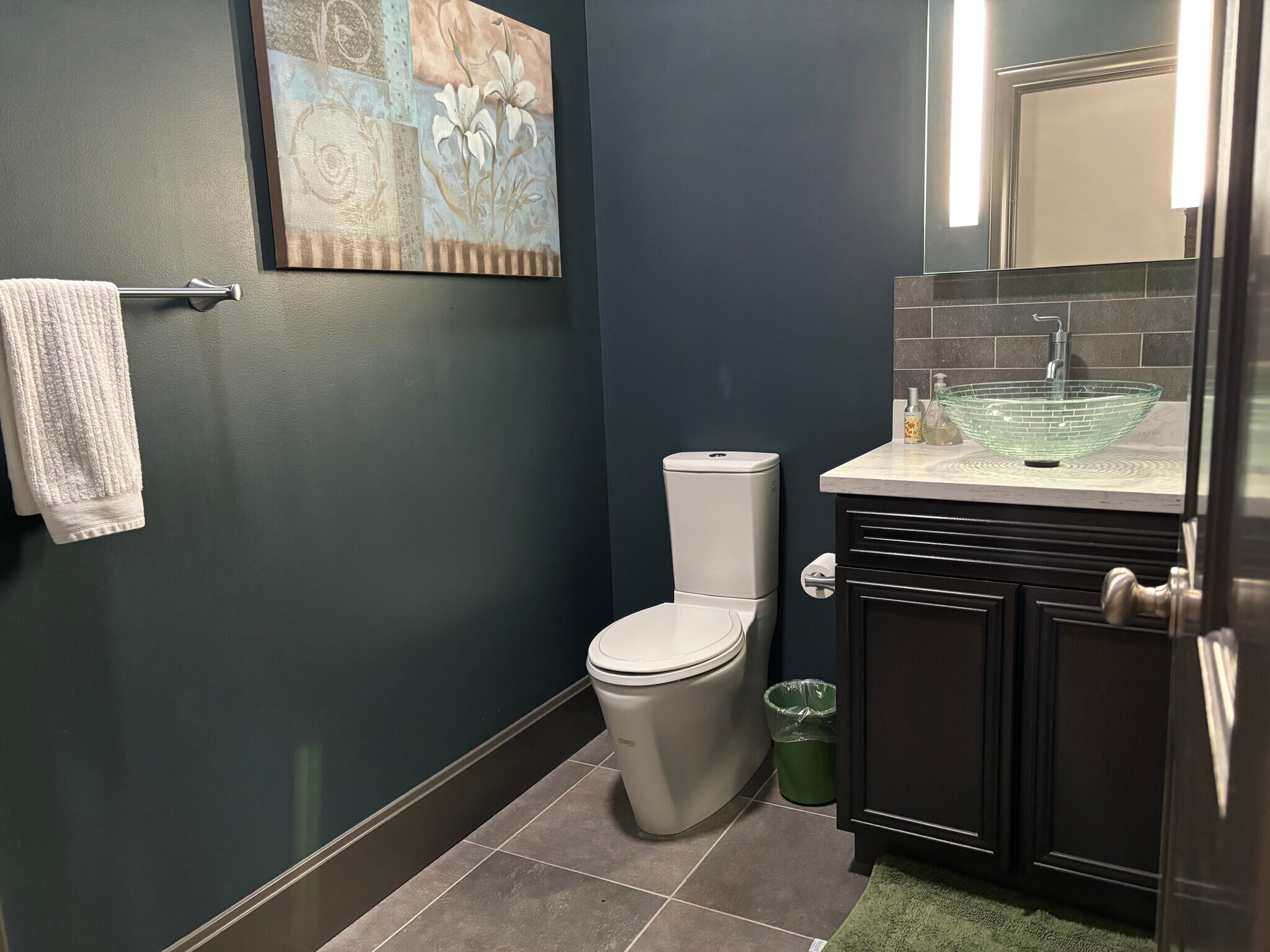 Half bath - 225 E Blaine Ln