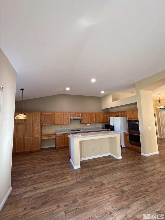 Building Photo - 4875 Crestside Dr